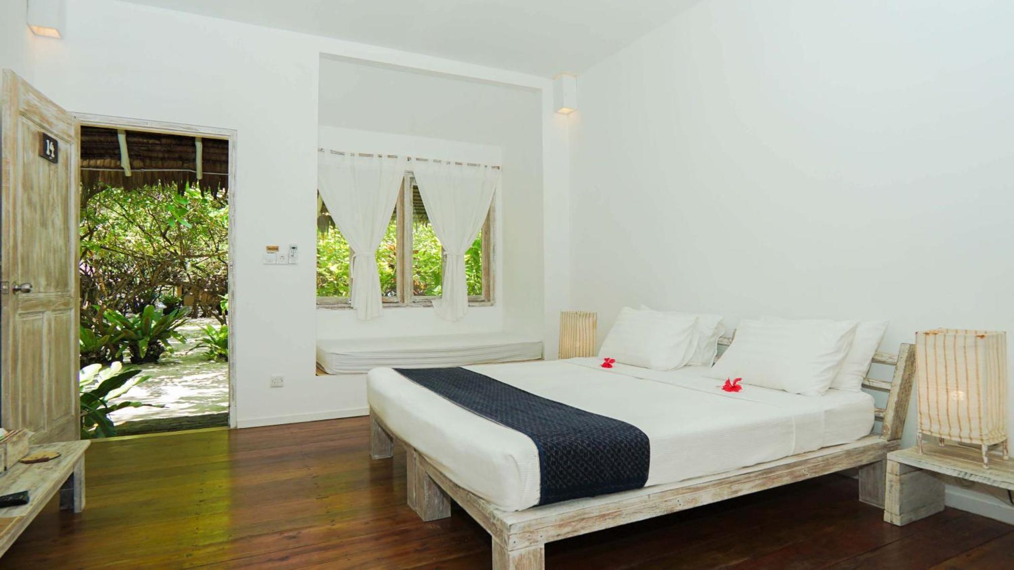 Trikora Beach Club&Resort Teluk Bakau Exteriör bild