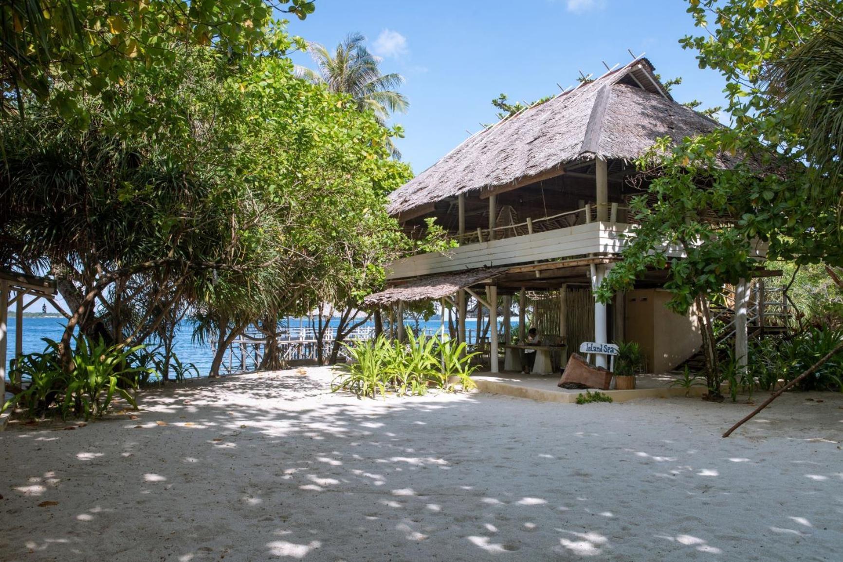 Trikora Beach Club&Resort Teluk Bakau Exteriör bild