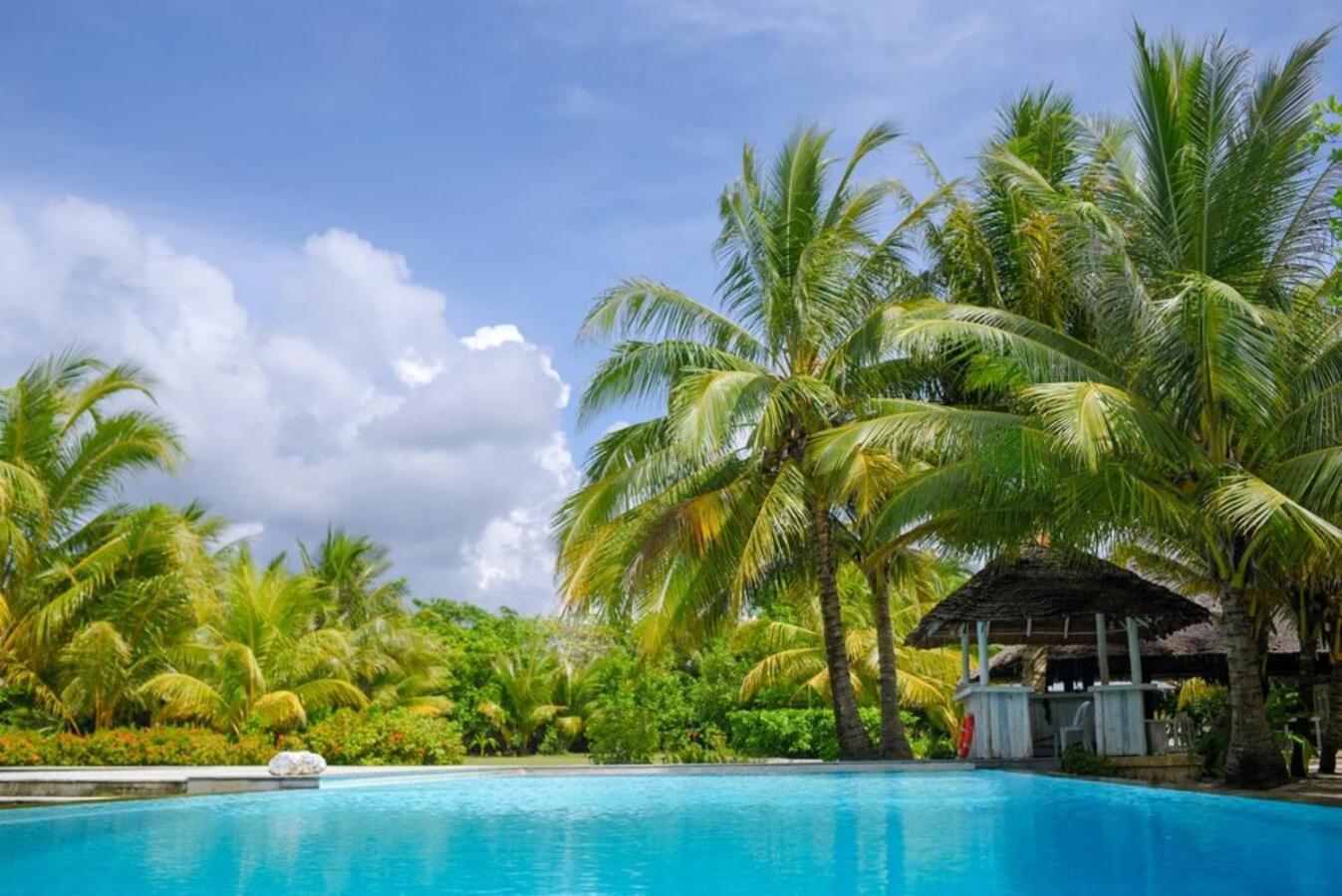 Trikora Beach Club&Resort Teluk Bakau Exteriör bild