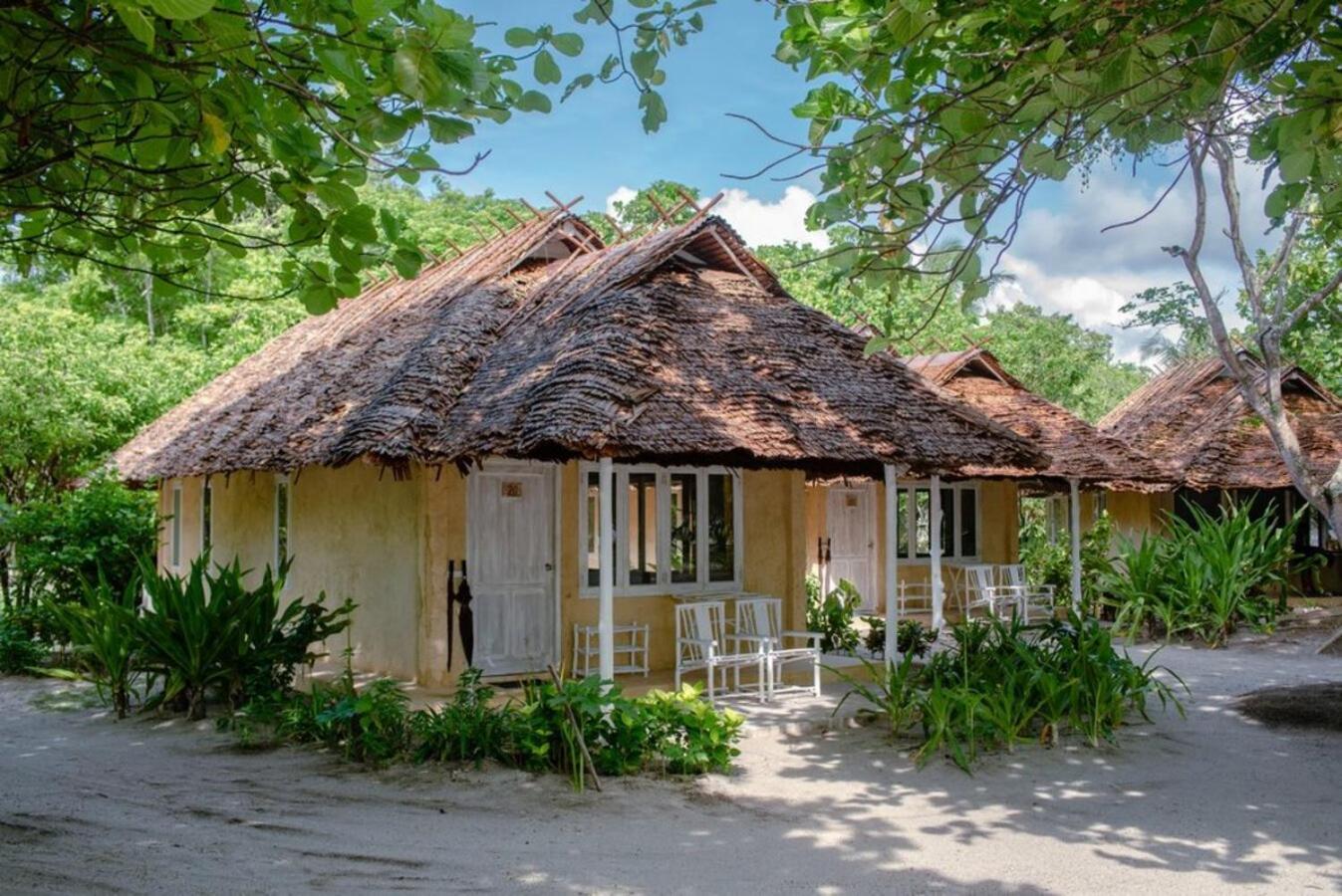 Trikora Beach Club&Resort Teluk Bakau Exteriör bild