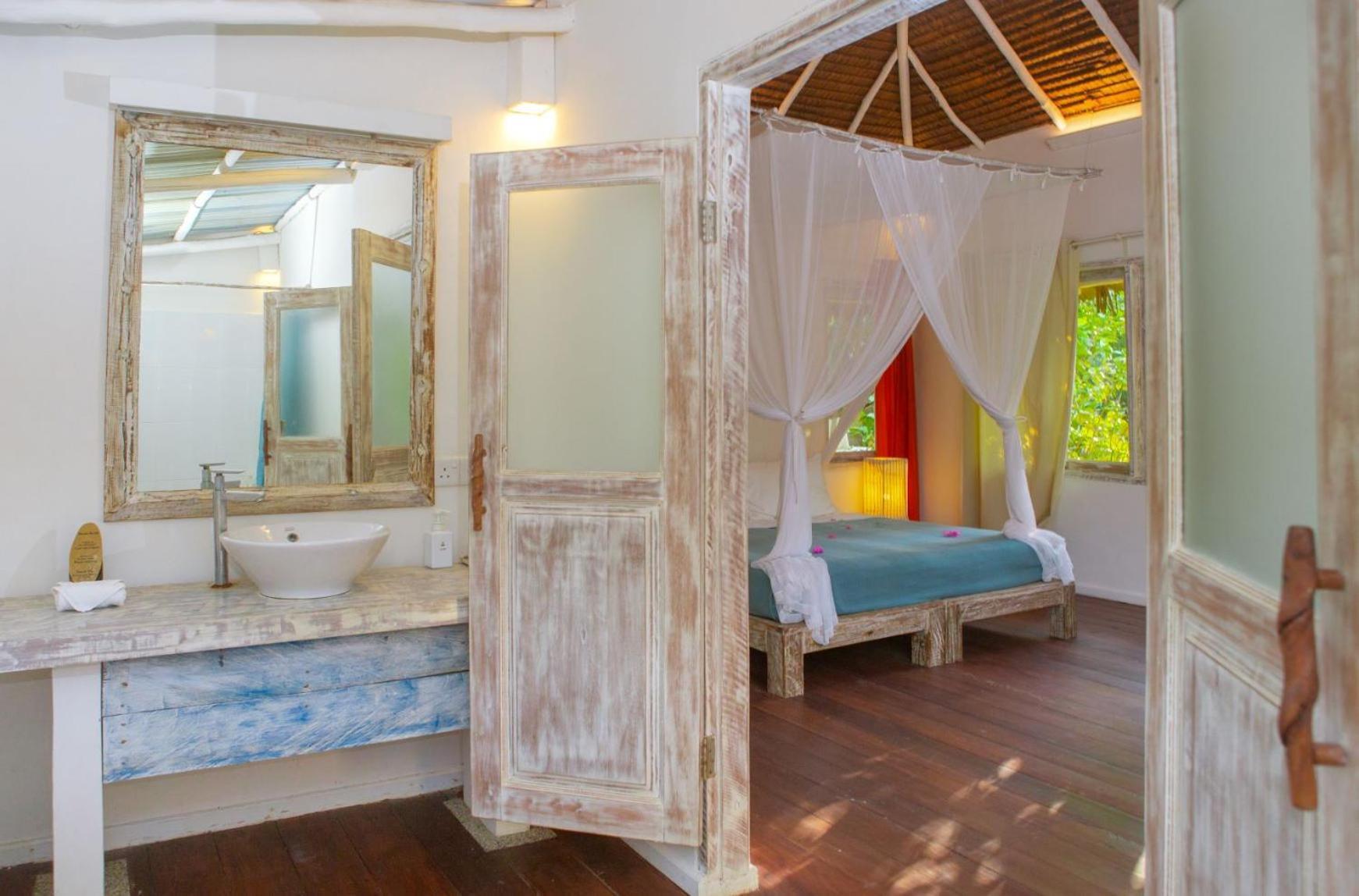 Trikora Beach Club&Resort Teluk Bakau Exteriör bild