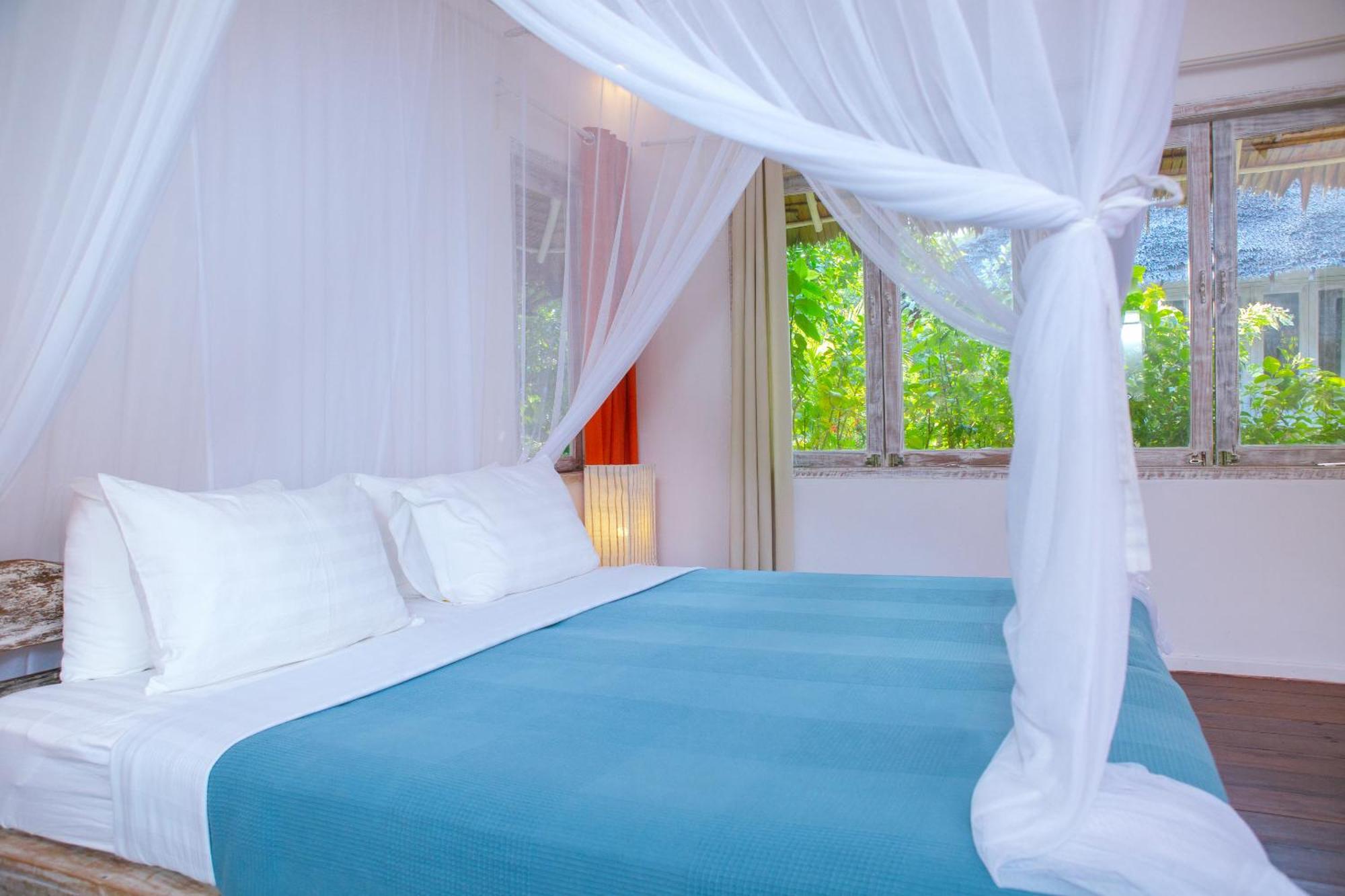 Trikora Beach Club&Resort Teluk Bakau Exteriör bild